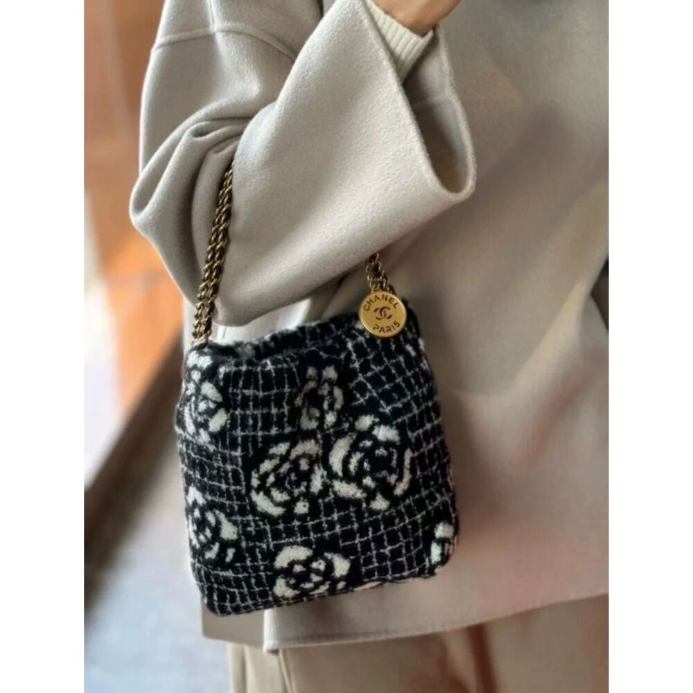 Chanel Women Pre-Loved Bag Very Good Condition - Picture 4 of 6